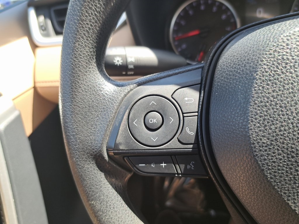 2020 Toyota RAV4 LE photo 20