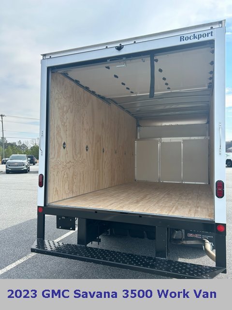 2023 Gmc Savana Cutaway 3500 photo 2