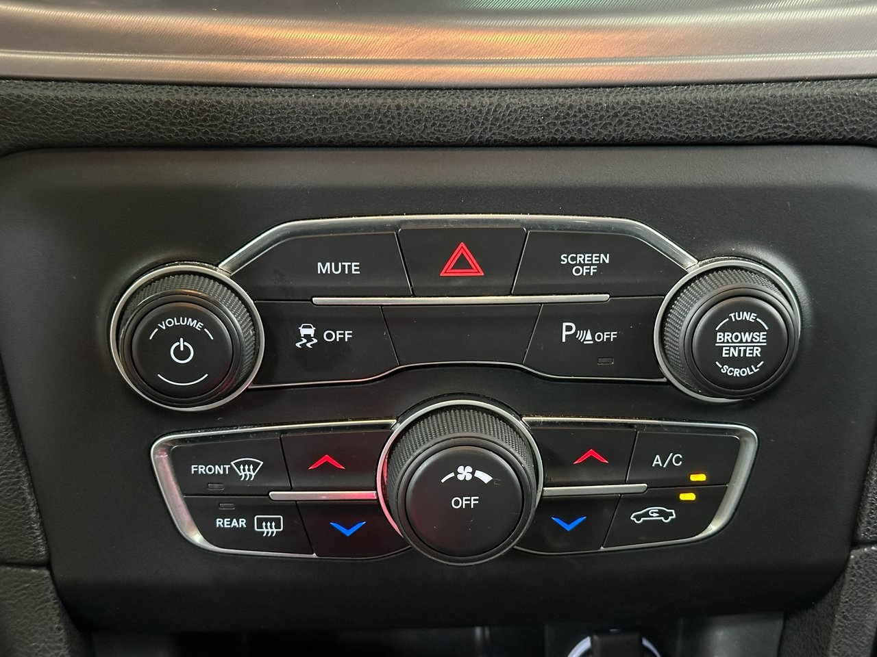 2023 Dodge Charger SXT photo 7