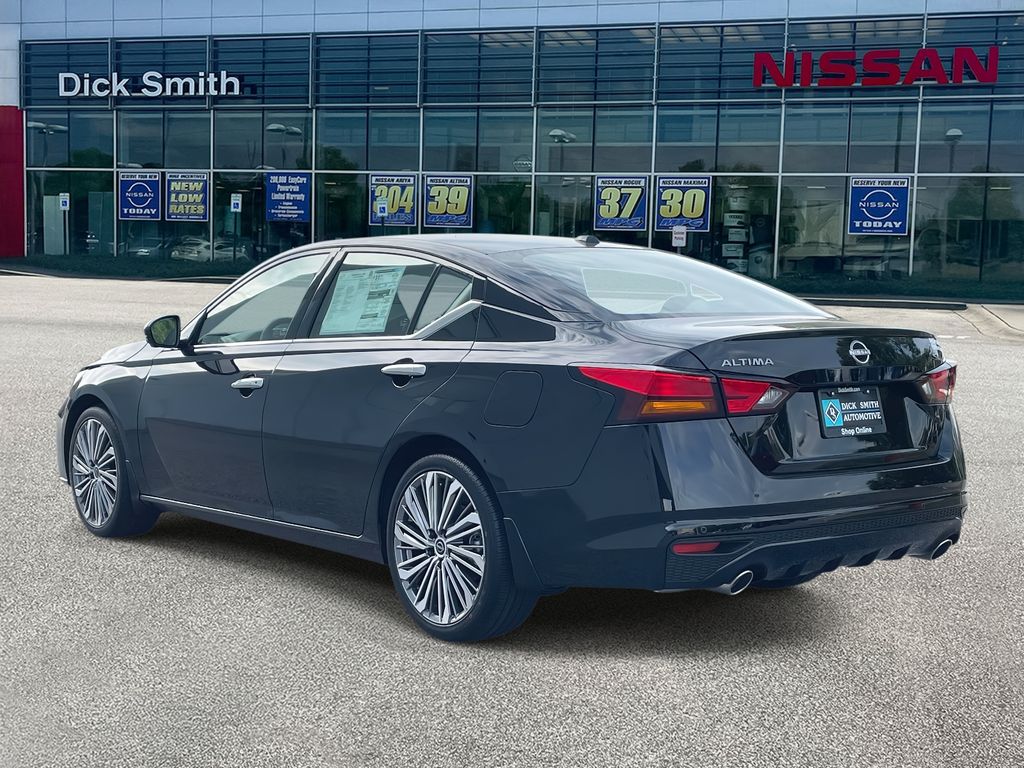 2025 Nissan Altima SL photo 4