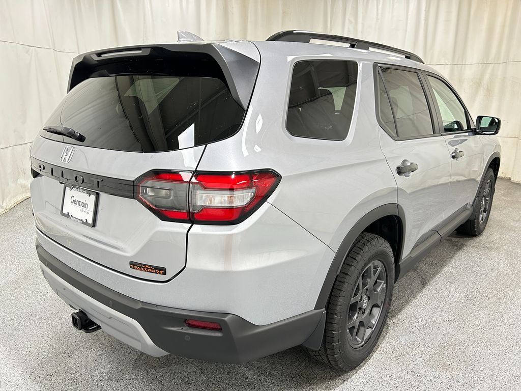 2025 Honda Pilot TrailSport photo 3