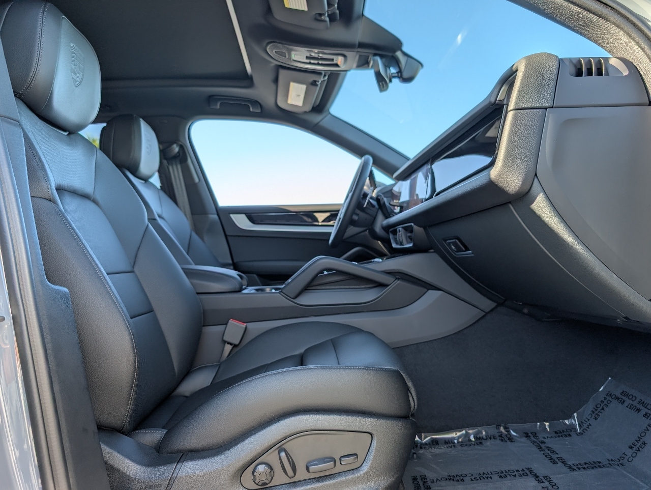 2025 Porsche Cayenne photo 16