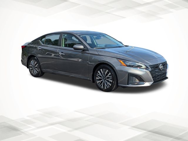 2025 Nissan Altima SV photo 2