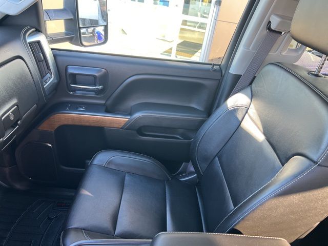 2015 Chevrolet Silverado 3500HD LTZ photo 6