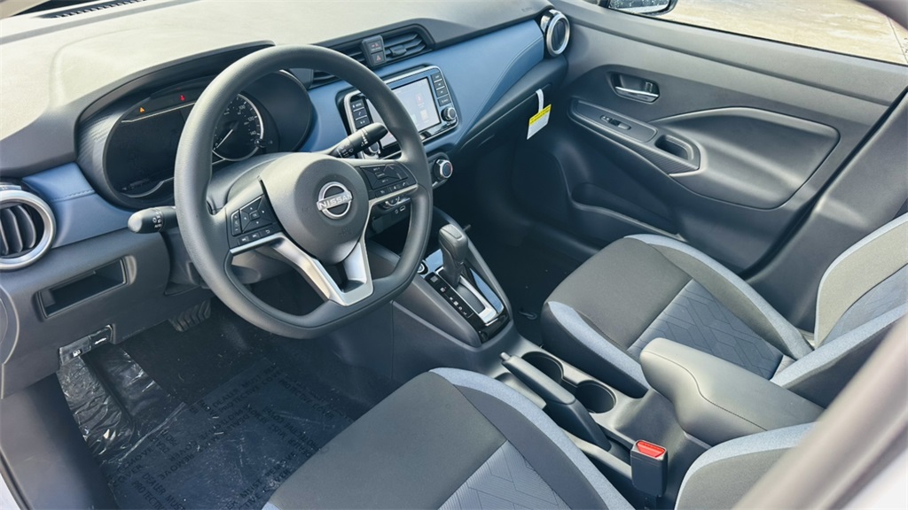 2025 Nissan Versa SV photo 11