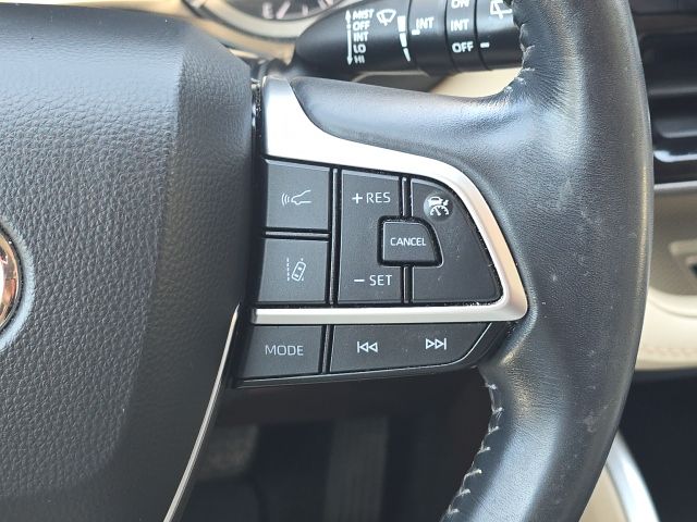 2021 Toyota Highlander XLE photo 29