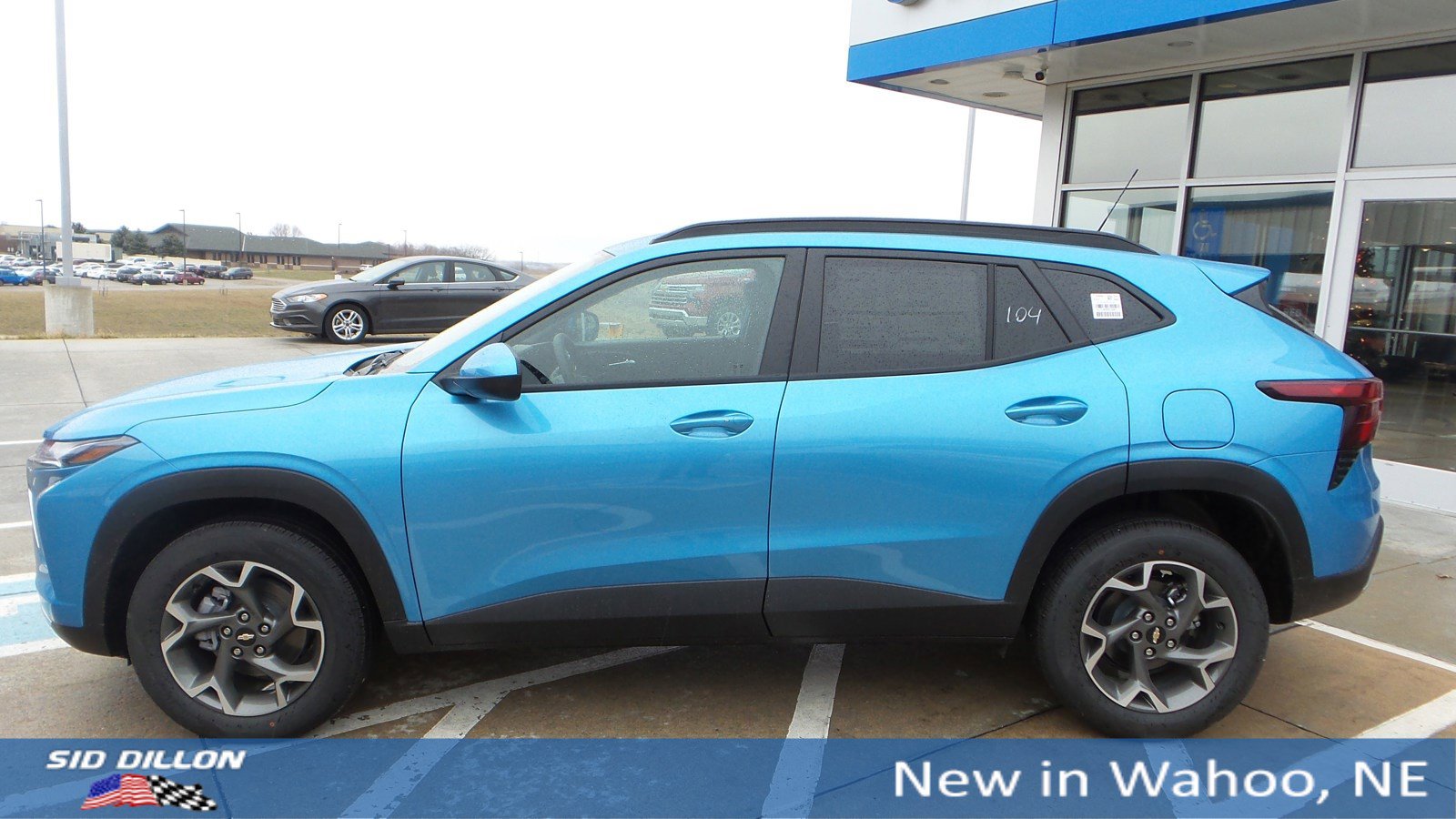 2025 Chevrolet Trax LT photo 2