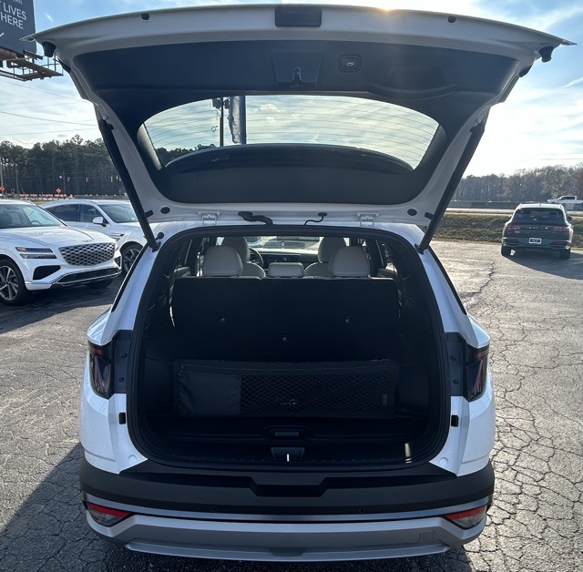 2026 Hyundai Tucson Hybrid Limited photo 3