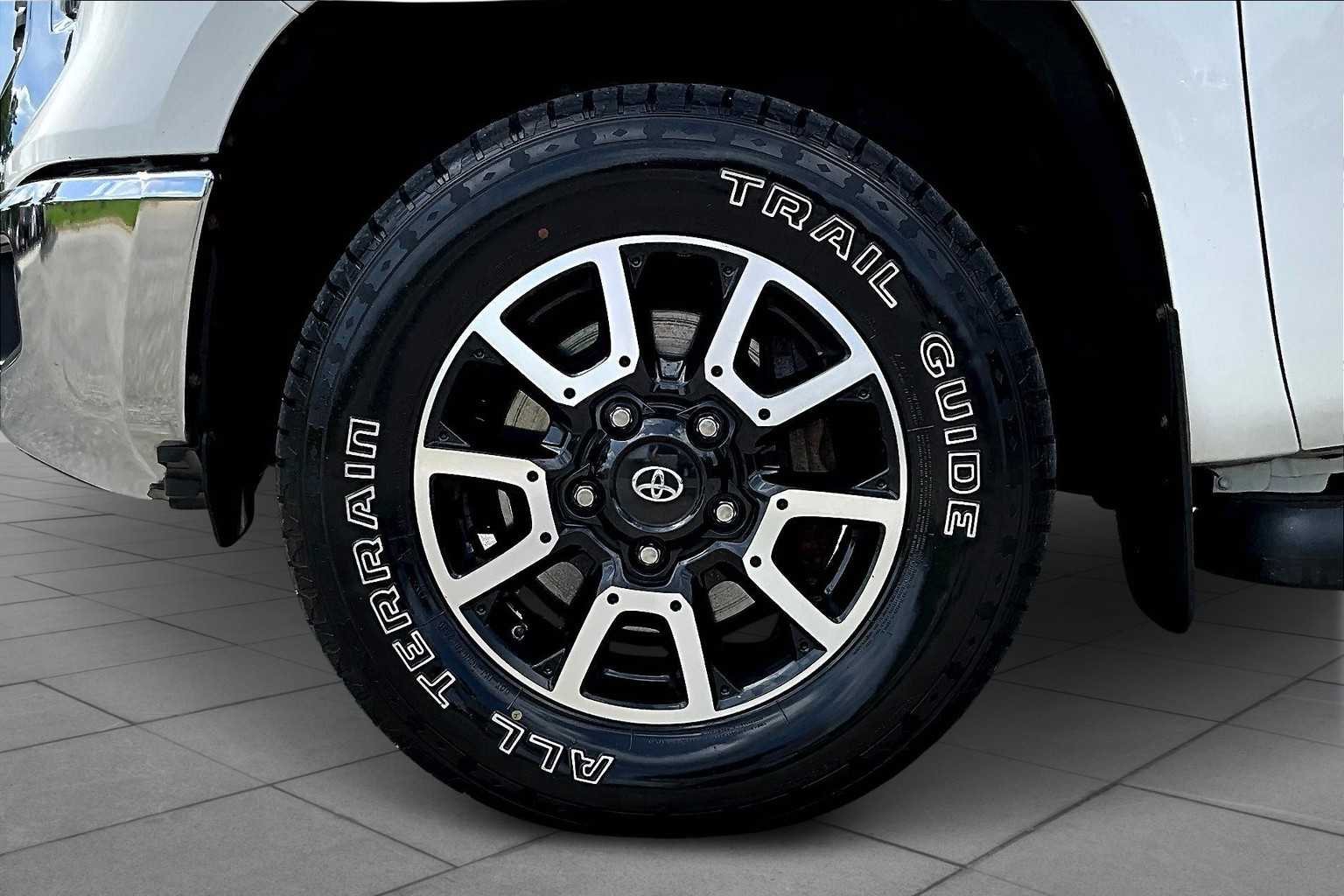 2018 Toyota Tundra SR5 CrewMax photo 10