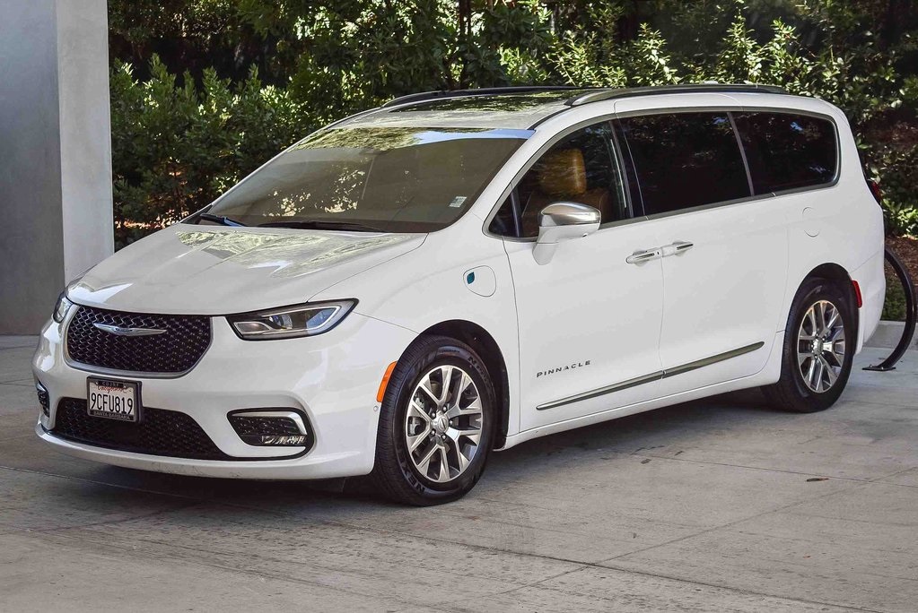 2022 Chrysler Pacifica Hybrid Pinnacle photo 3