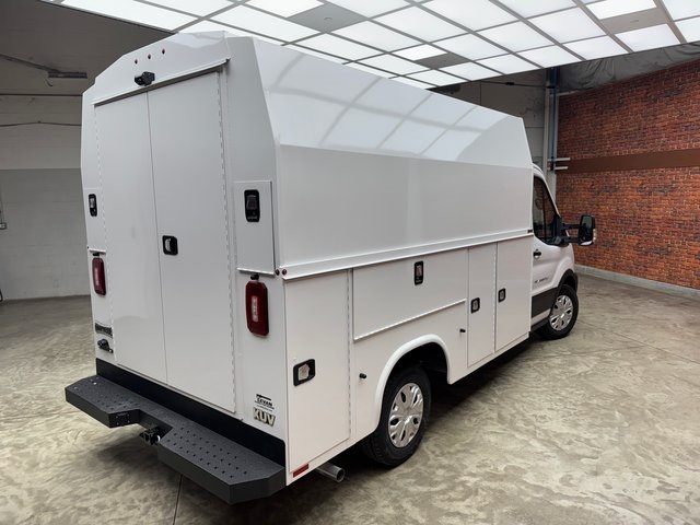 2024 Ford Transit Cutaway photo 4