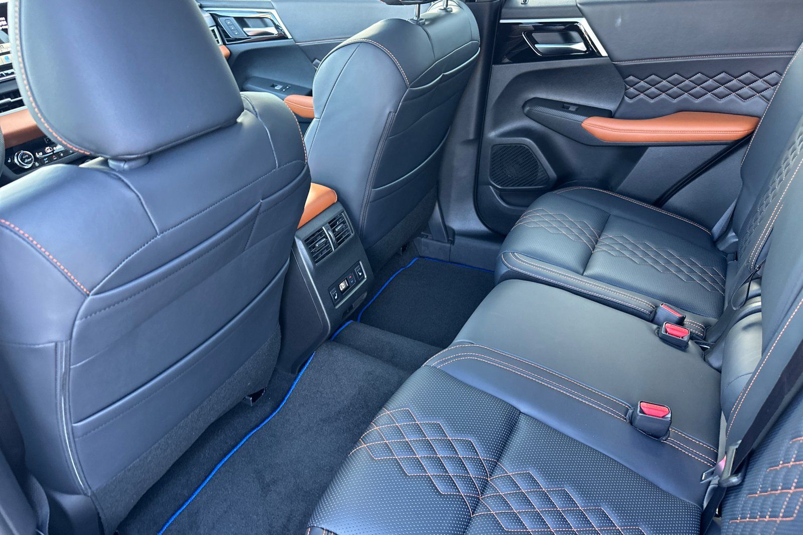 2025 Mitsubishi Outlander SEL Platinum GT photo 11