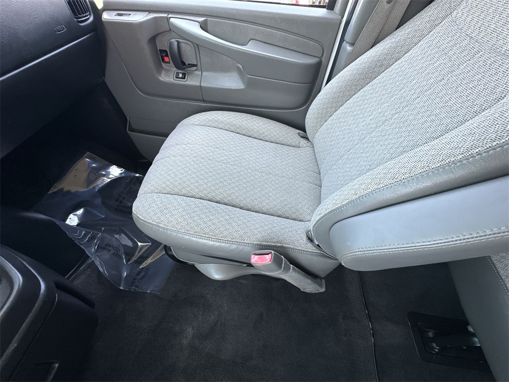2014 Chevrolet Express 3500 LT photo 26