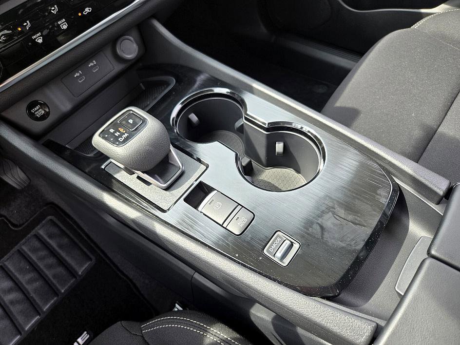 2025 Nissan Rogue S photo 14