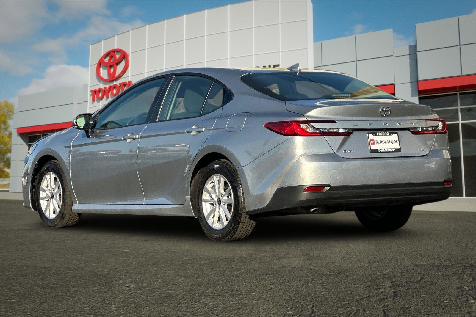 2025 Toyota Camry LE photo 4