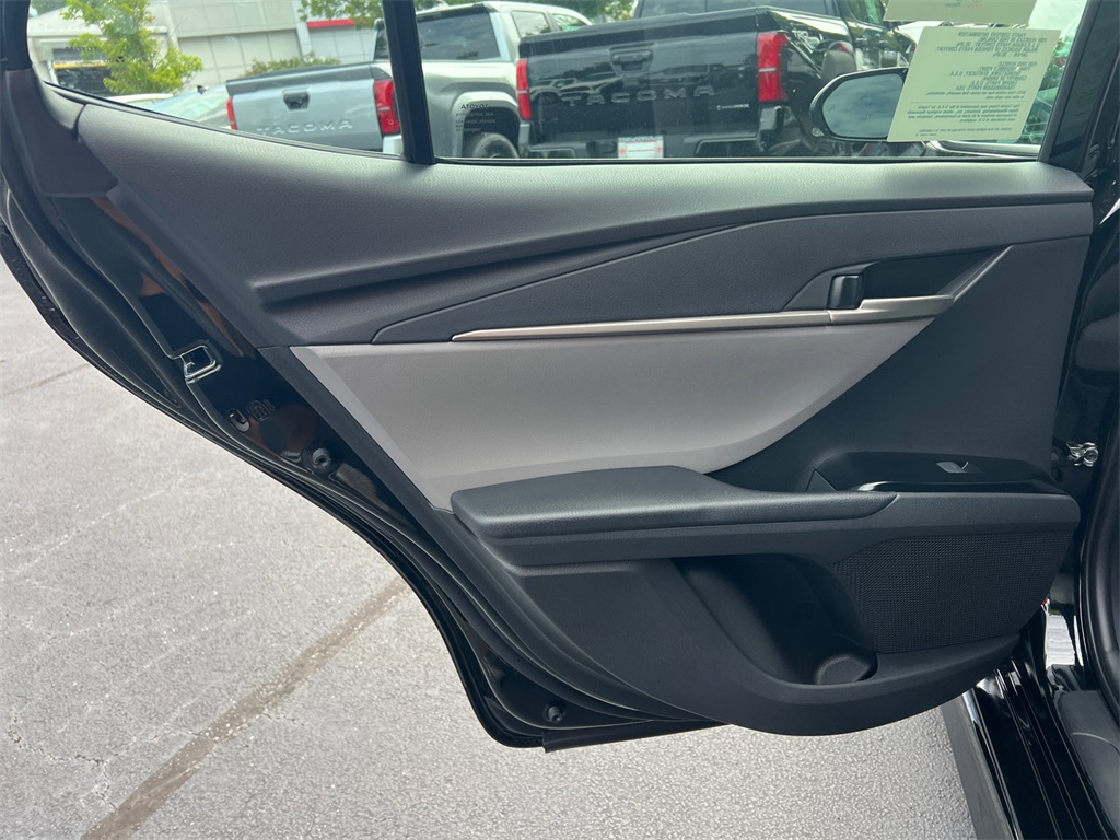 2025 Toyota Camry SE photo 21