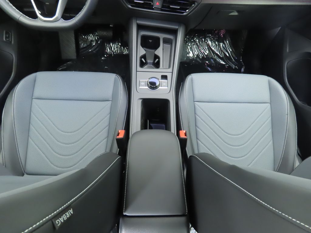 2025 Volkswagen Tiguan SE photo 17
