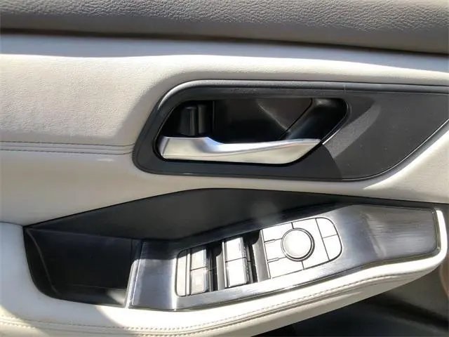 2026 Nissan Rogue SV photo 7