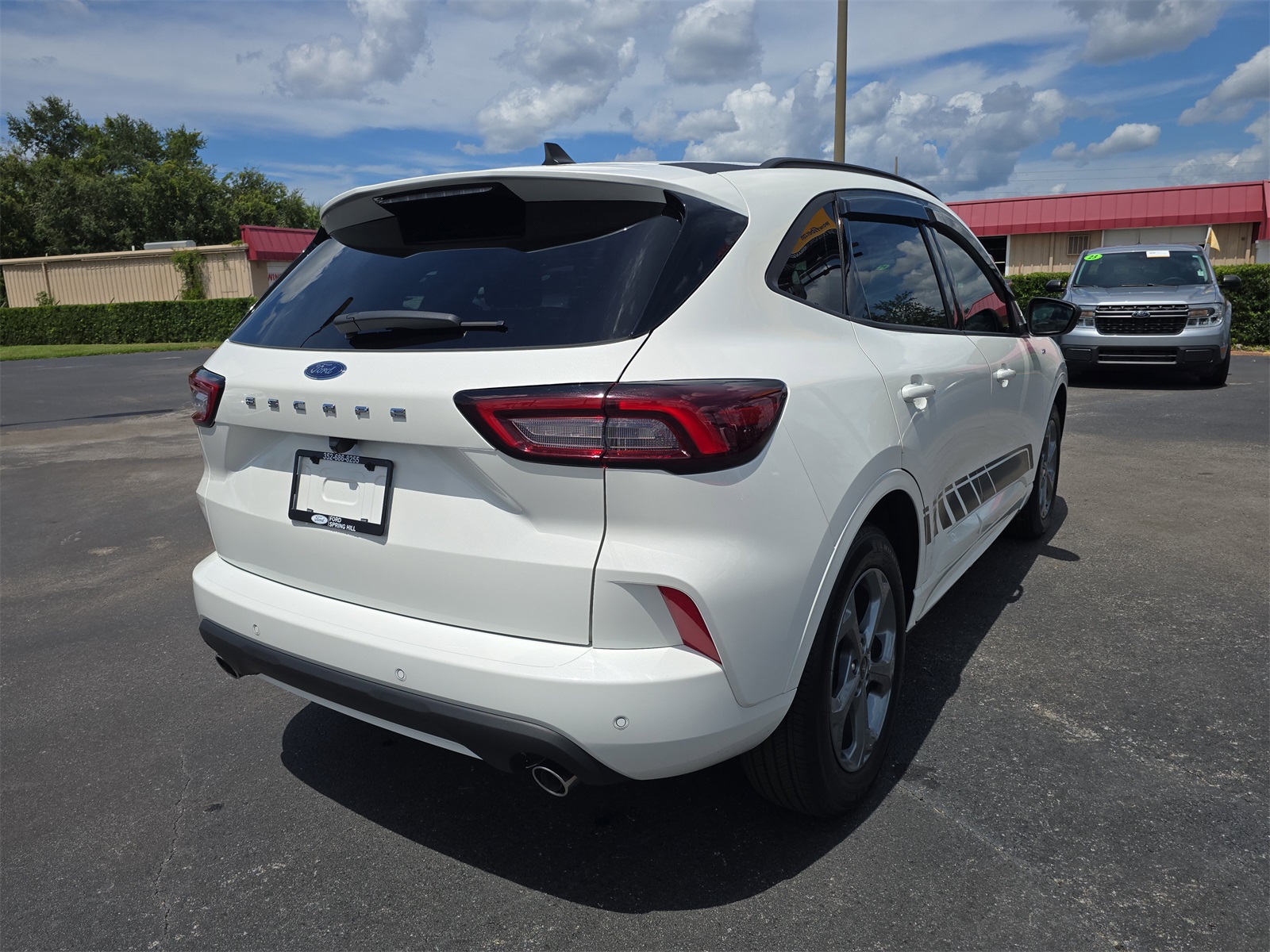 2024 Ford Escape ST-Line photo 2
