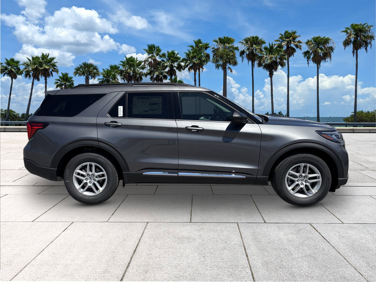2025 Ford Explorer photo 8