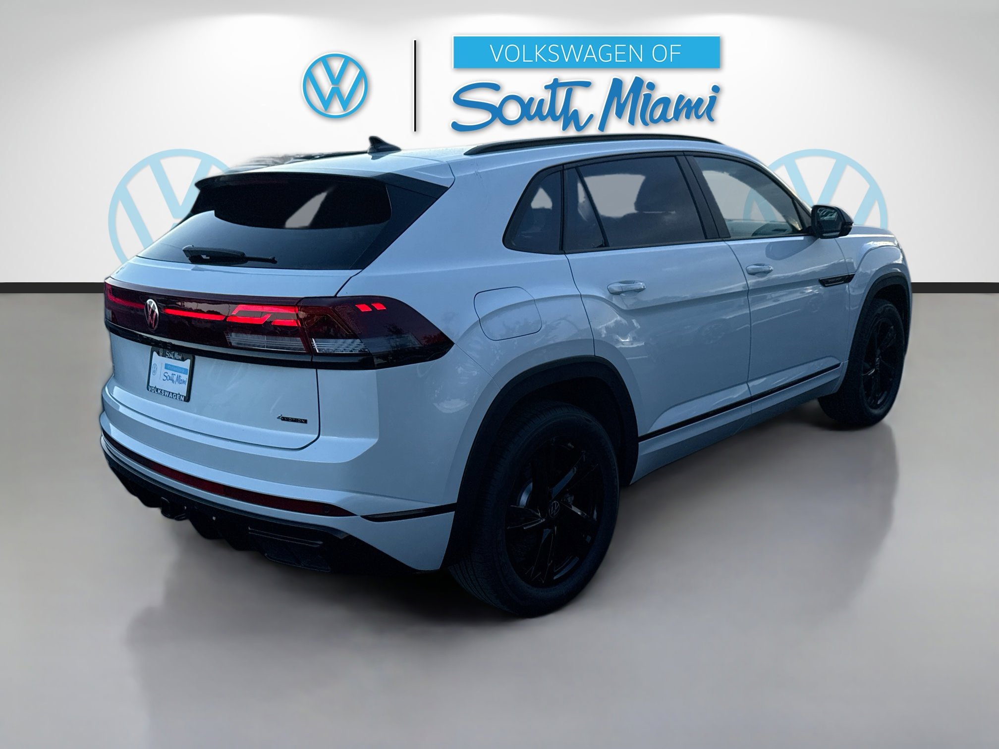 2026 Volkswagen Atlas Cross Sport SEL R-Line photo 4