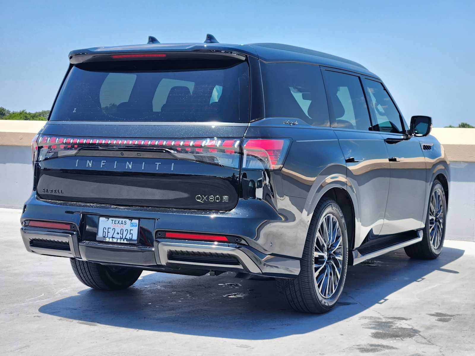 2025 Infiniti QX80 photo 5