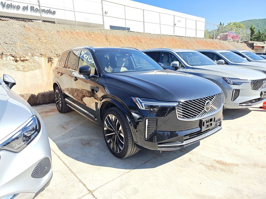 2025 Volvo XC90 Plus photo 2