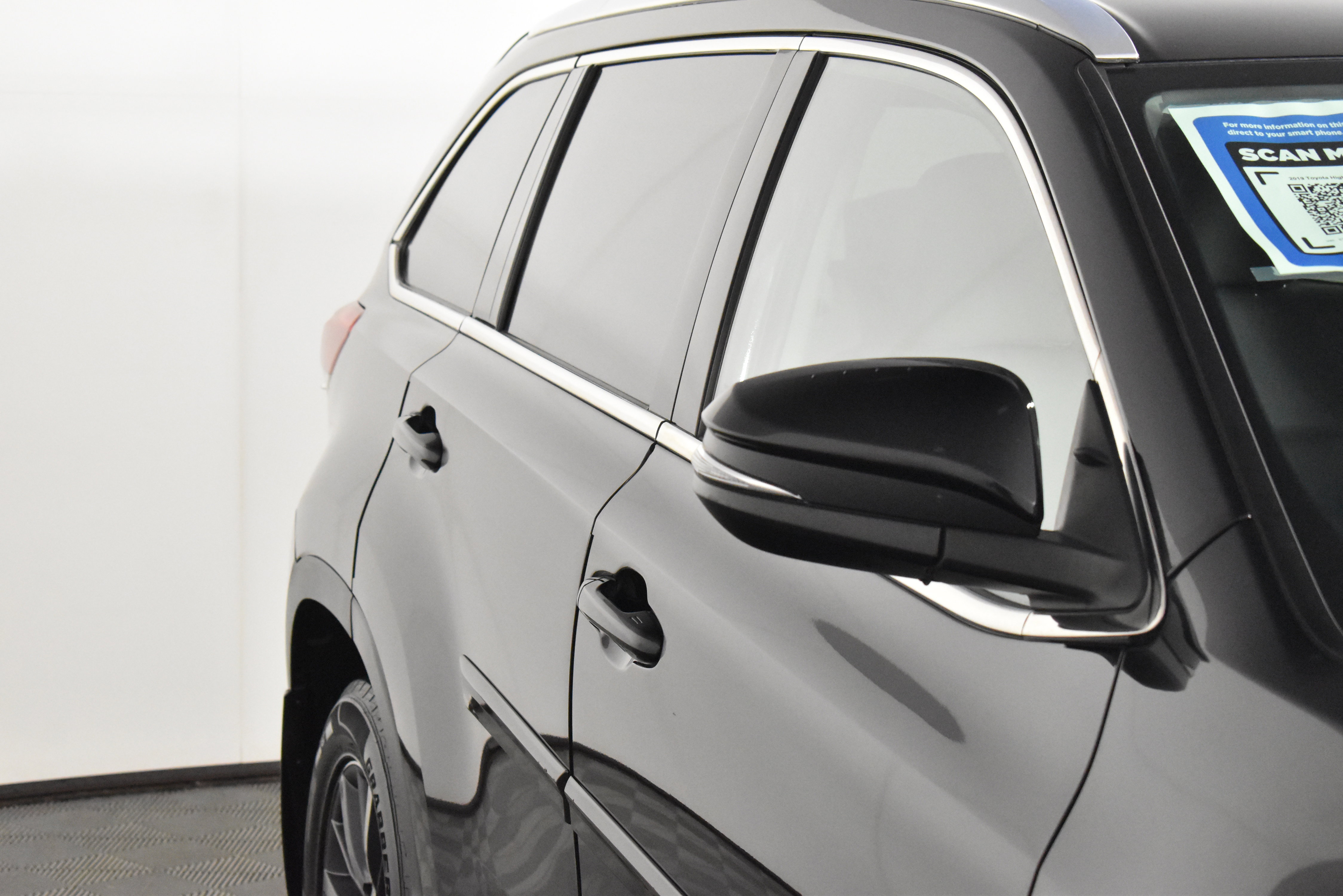 2019 Toyota Highlander XLE photo 2