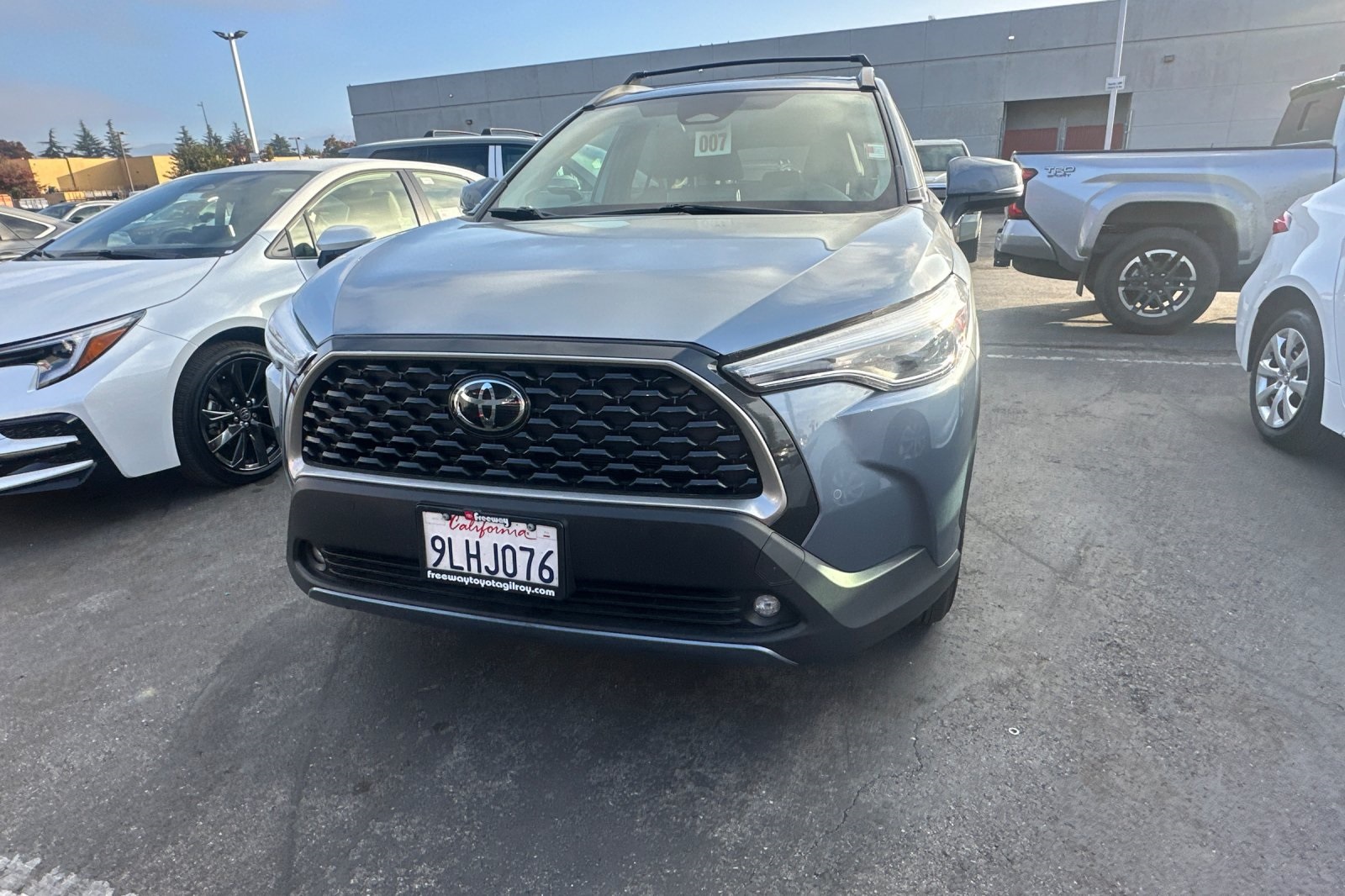 2024 Toyota Corolla Cross XLE photo 4