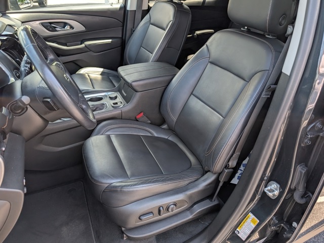 2021 Chevrolet Traverse RS photo 2