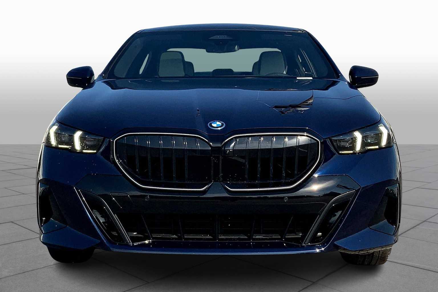 2026 Bmw 550e xDrive photo 3