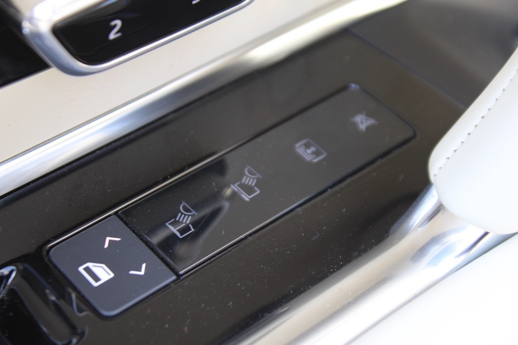 2024 Land Rover Range Rover SV photo 30