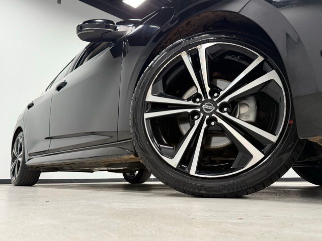 2023 Nissan Sentra SR photo 2