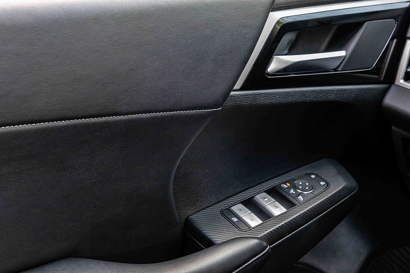 2024 Mitsubishi Outlander SE photo 14