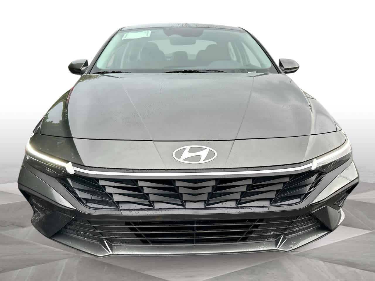 2025 Hyundai Elantra SE photo 3