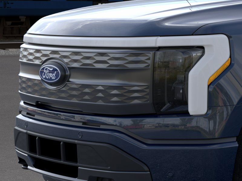 2025 Ford F-150 Lightning Lariat photo 17