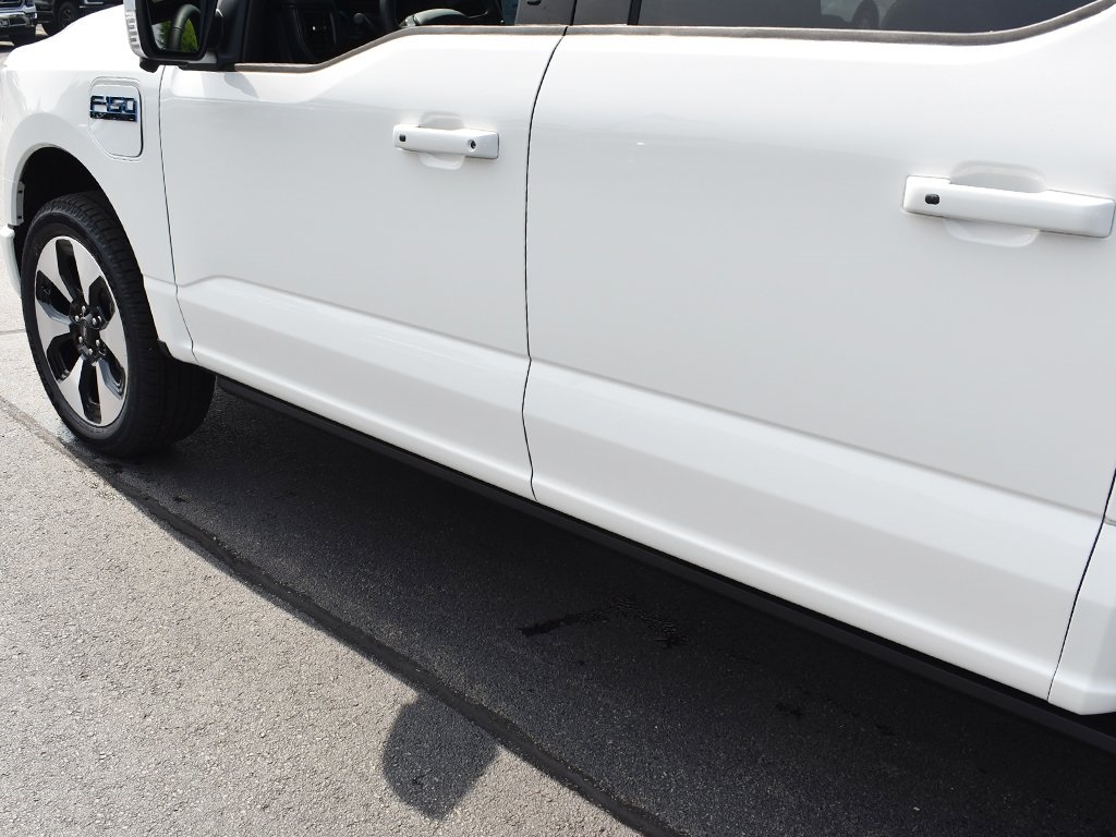 2025 Ford F-150 Lightning Platinum photo 18