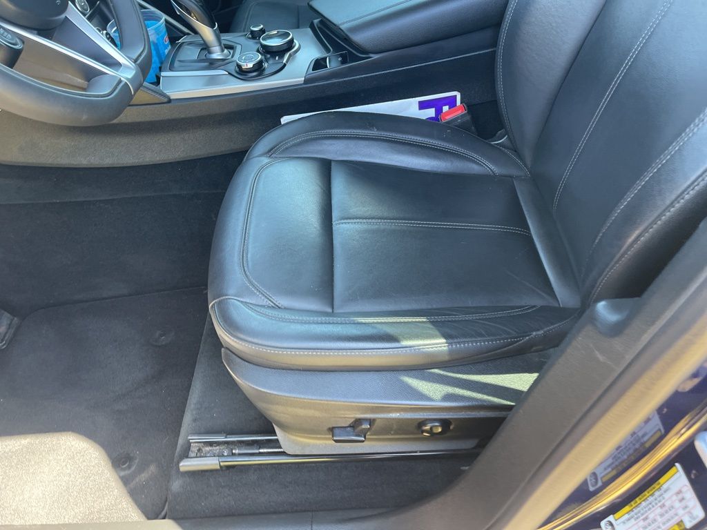 2018 Alfa Romeo Stelvio Base photo 16