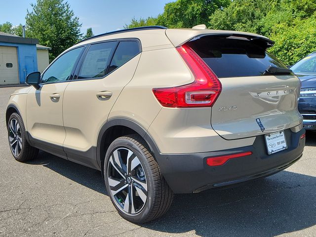2025 Volvo XC40 AWD Plus photo 4