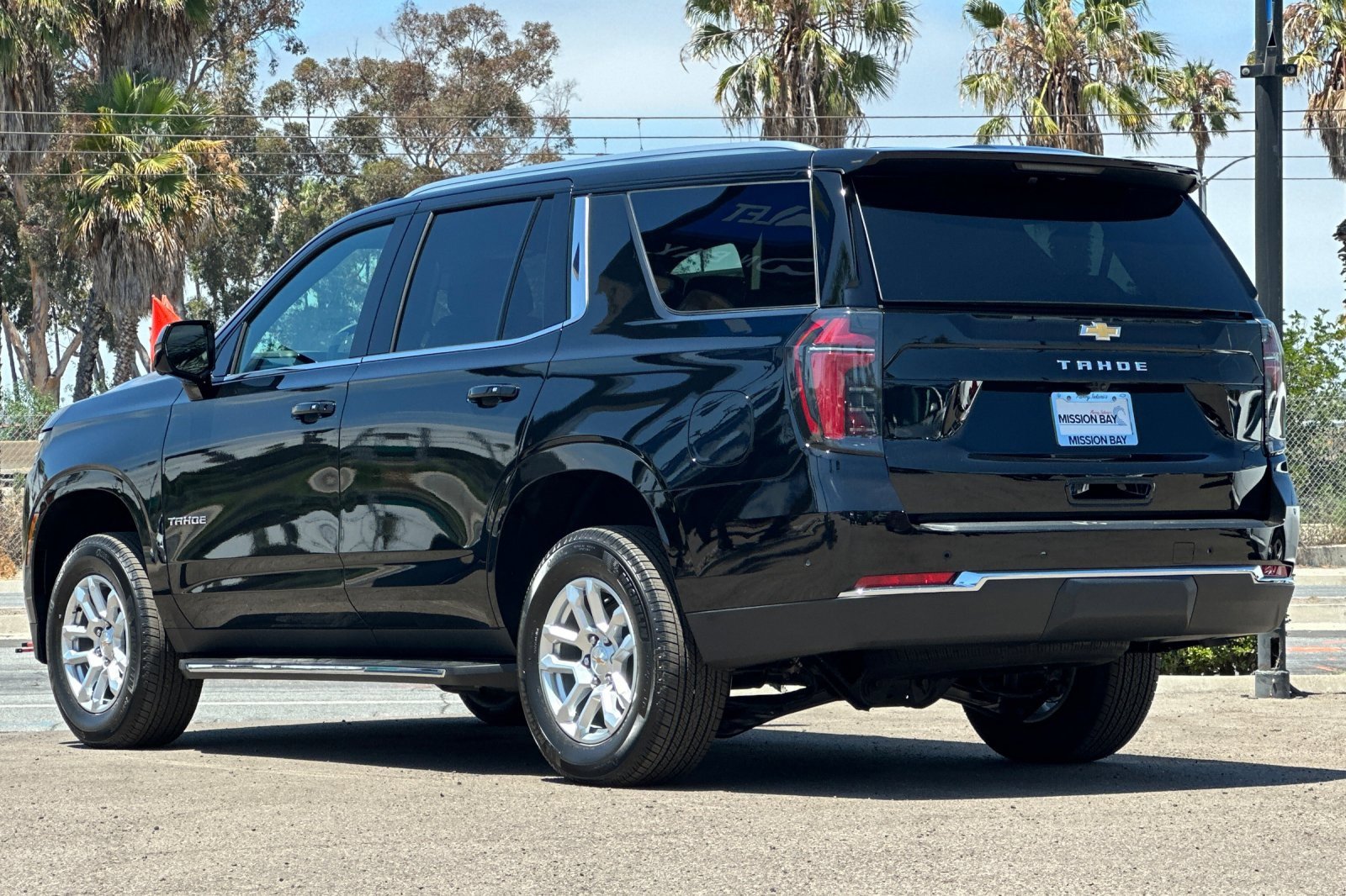 2025 Chevrolet Tahoe LS photo 6