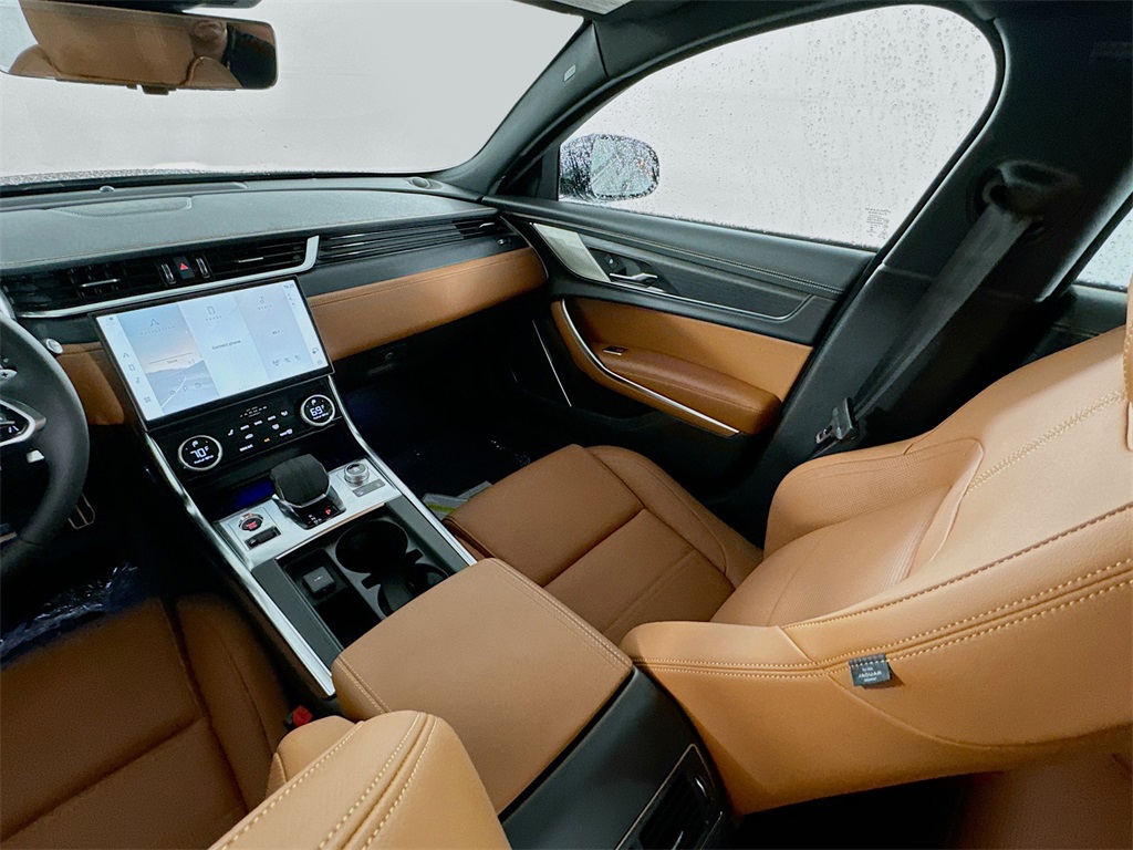 New 2024 Black Jaguar R-Dynamic SE image 25