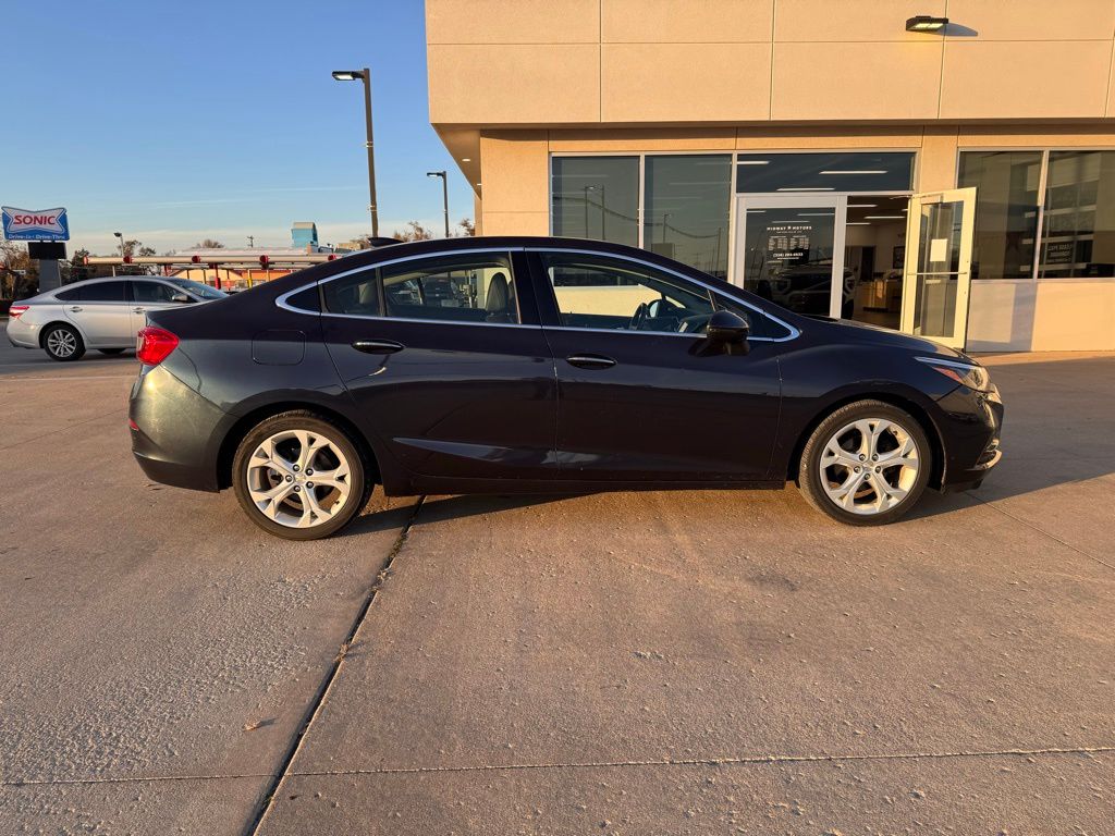 2016 Chevrolet Cruze Premier photo 3