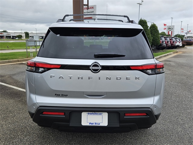 2025 Nissan Pathfinder SV photo 9
