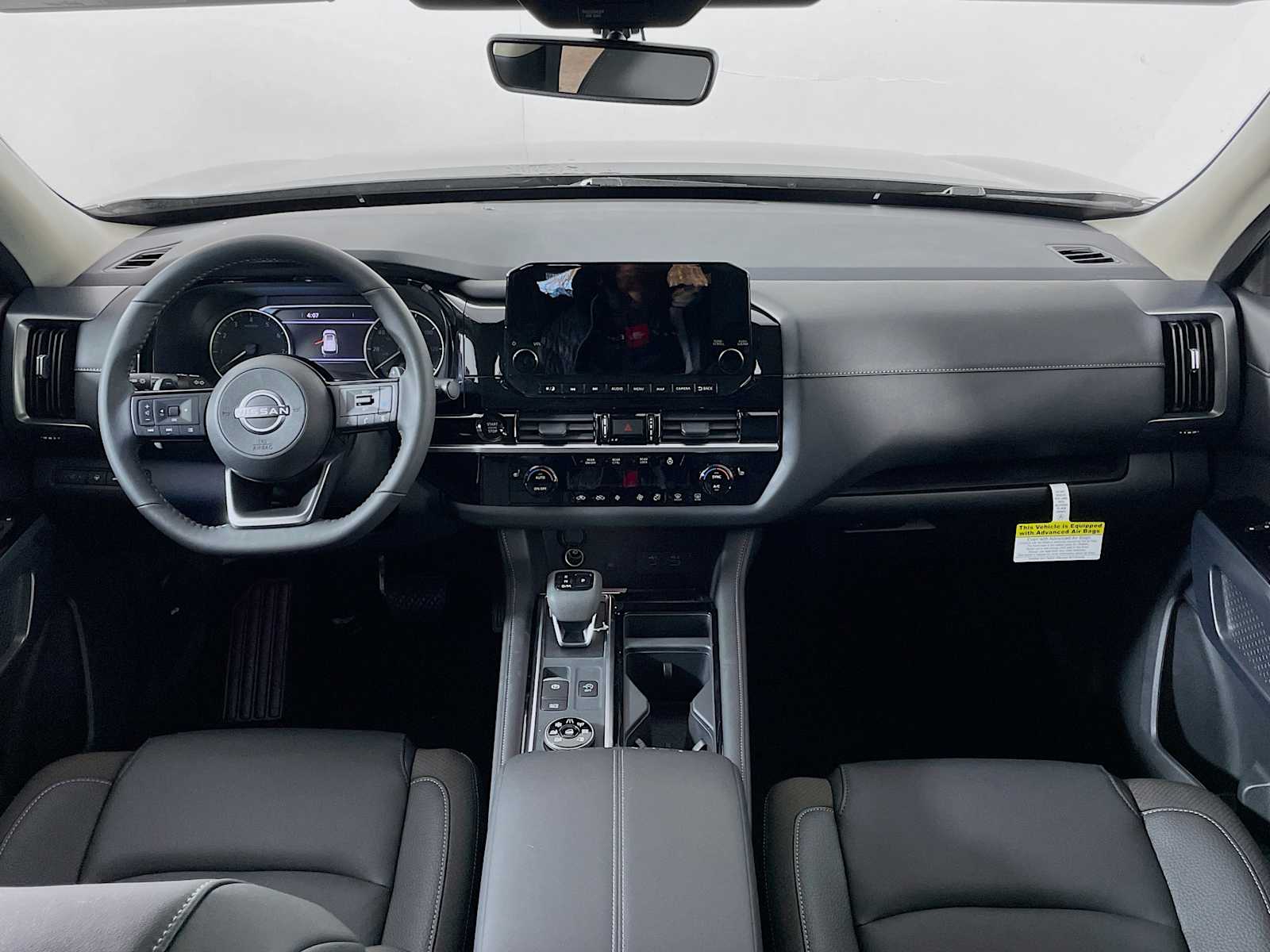 2025 Nissan Pathfinder SL photo 3