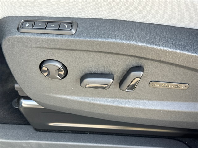 2025 Volkswagen ID. Buzz Pro Plus photo 30