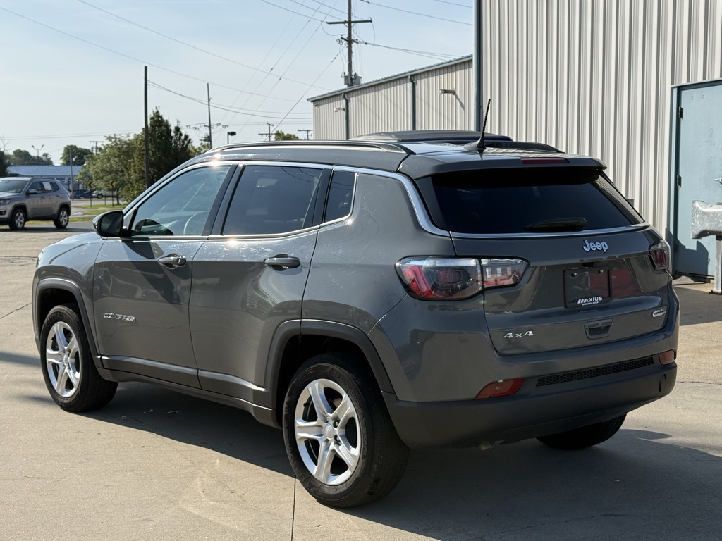 2024 Jeep Compass Latitude photo 4