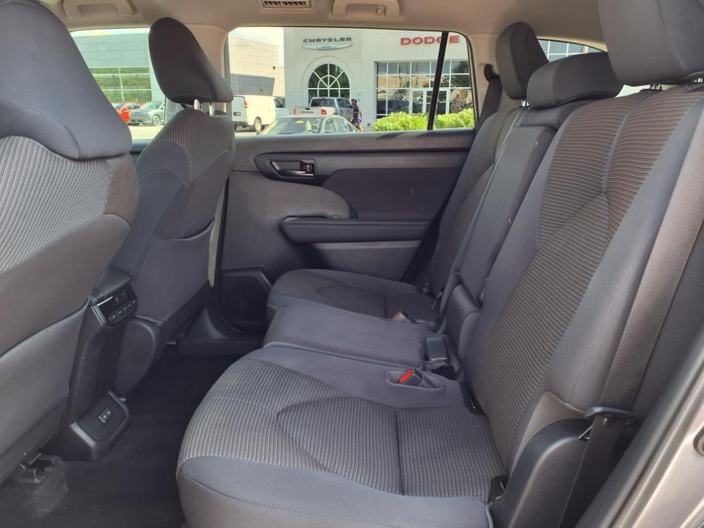 2023 Toyota Highlander L photo 21