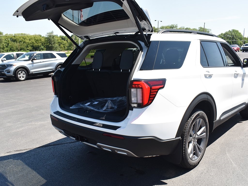 2025 Ford Explorer photo 27