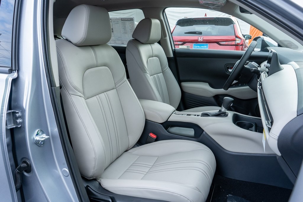 2026 Honda HR-V EX-L photo 16