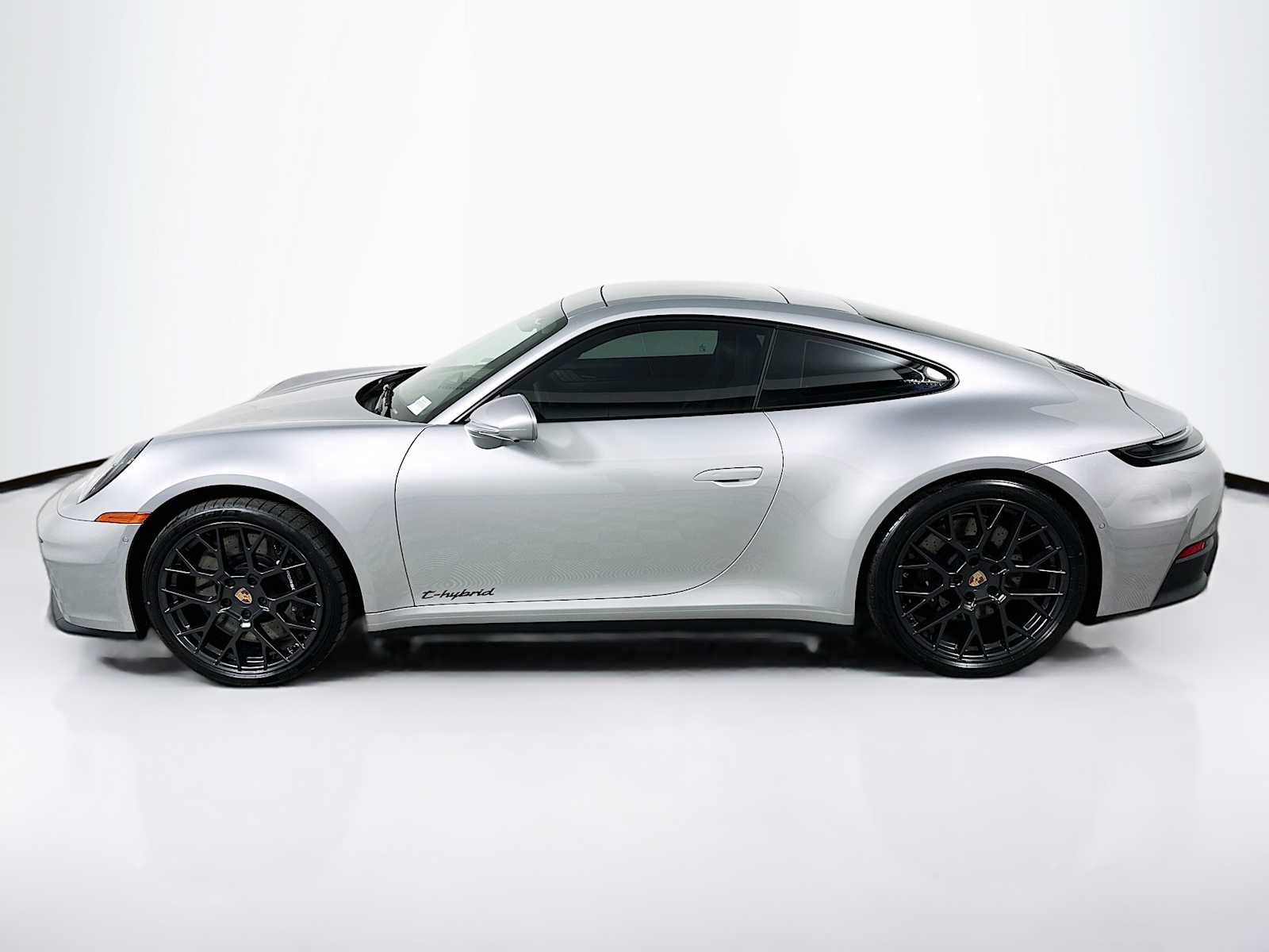 2026 Porsche 911 4 GTS photo 2